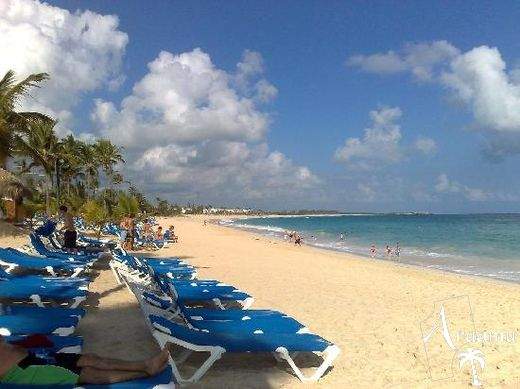 Dominika, Occidental Carib****